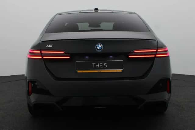 BMW i5 (2026) thumbnail 5