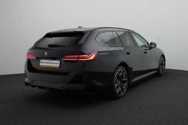 BMW i5 (2024) thumbnail 2