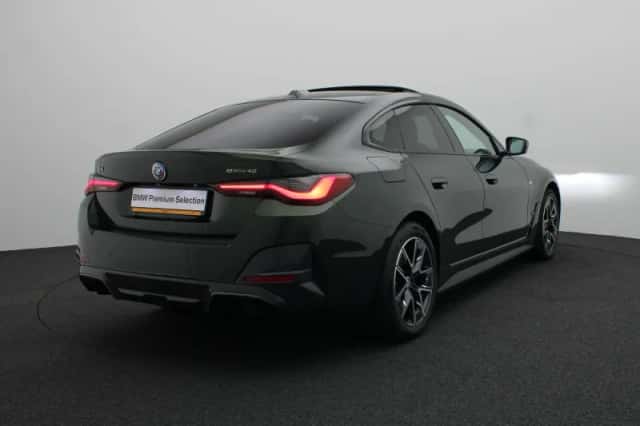 BMW i4 (2022) thumbnail 2