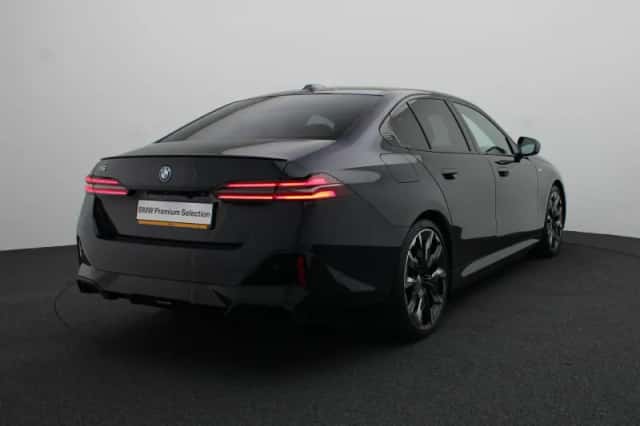 BMW i5 (2025) thumbnail 2