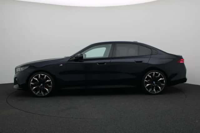 BMW i5 (2025) thumbnail 4