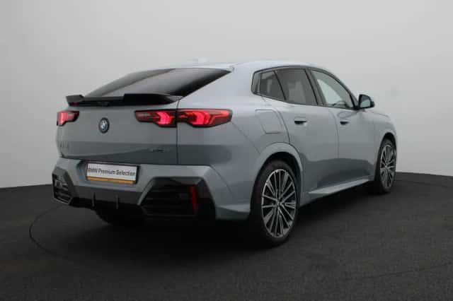 BMW iX2 (2025) thumbnail 2