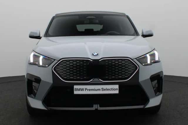 BMW iX2 (2025) thumbnail 3