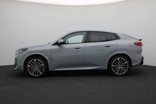 BMW iX2 (2025) thumbnail 4