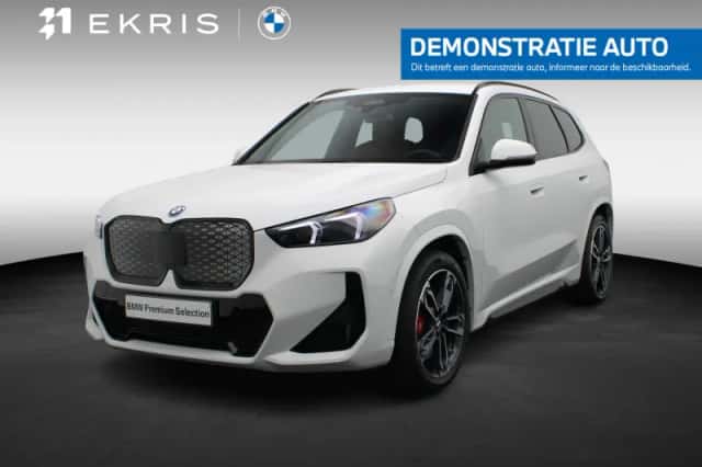 BMW iX1 (2026) thumbnail 1