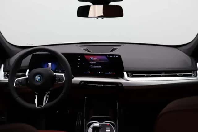 BMW iX1 (2026) thumbnail 6