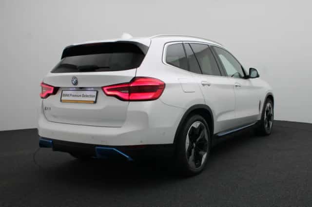 BMW iX3 (2021) thumbnail 2