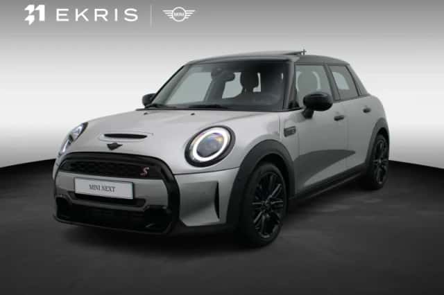 MINI Cooper S (2024) thumbnail 1
