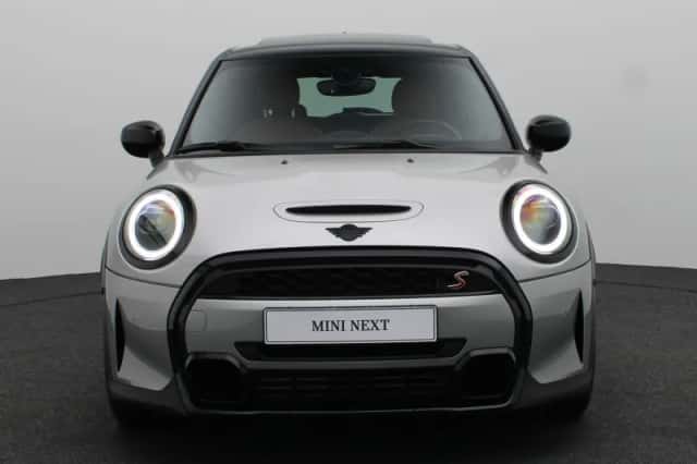 MINI Cooper S (2024) thumbnail 3
