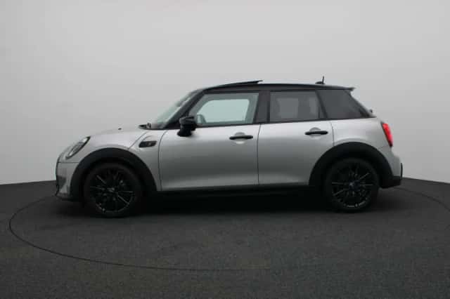 MINI Cooper S (2024) thumbnail 4