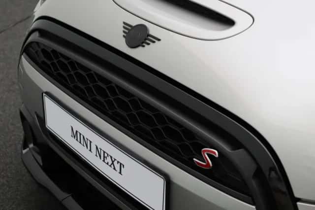 MINI Cooper S (2024) thumbnail 6
