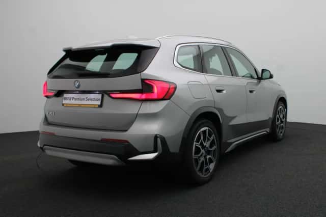 BMW iX1 (2023) thumbnail 2