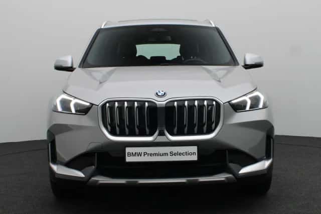 BMW iX1 (2023) thumbnail 3