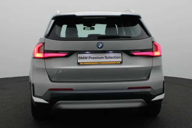 BMW iX1 (2023) thumbnail 5
