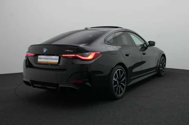 BMW i4 (2023) thumbnail 2