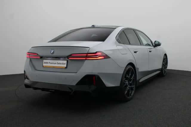BMW i5 (2025) thumbnail 2