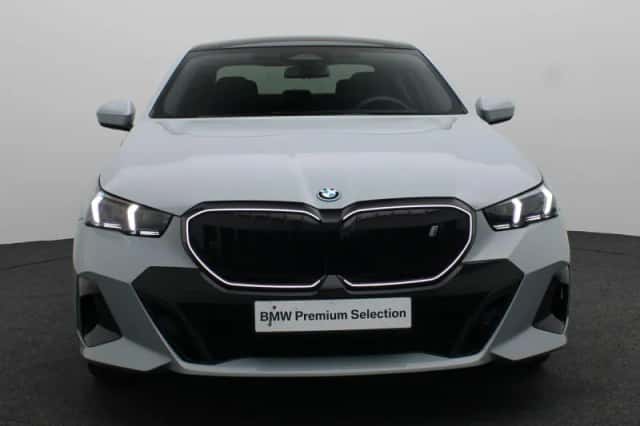 BMW i5 (2025) thumbnail 3