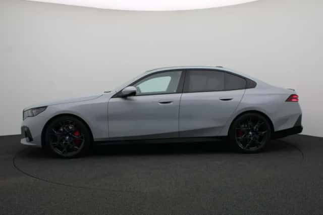 BMW i5 (2025) thumbnail 4