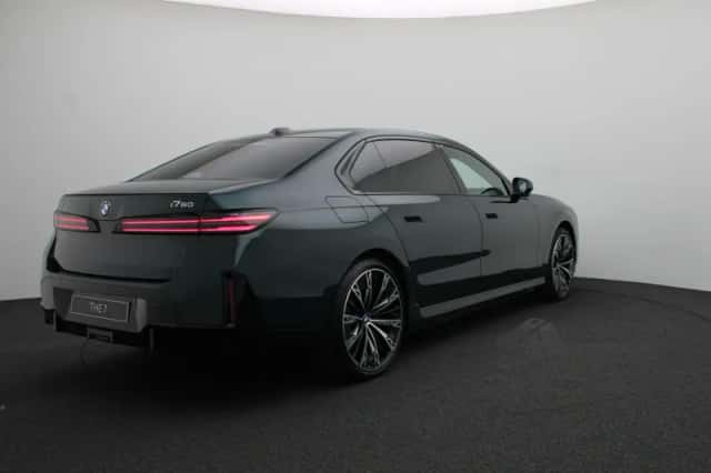 BMW i7 (2026) thumbnail 2