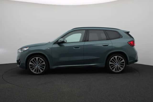 BMW iX1 (2024) thumbnail 4