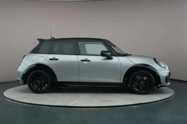 MINI Cooper (2025) thumbnail 2