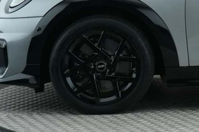MINI Cooper (2025) thumbnail 3