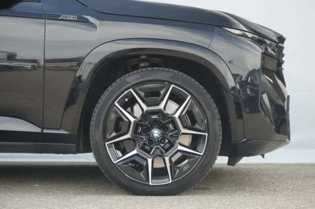 BMW XM (2023) thumbnail 6