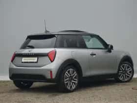 MINI Cooper (2024) thumbnail 2