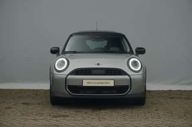 MINI Cooper (2024) thumbnail 3