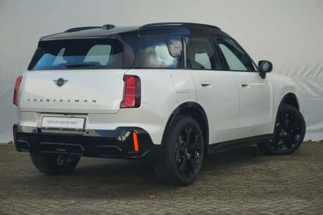 MINI Countryman (2024) thumbnail 2