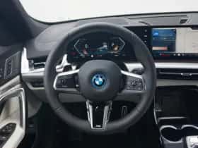 BMW iX2 (2025) thumbnail 9