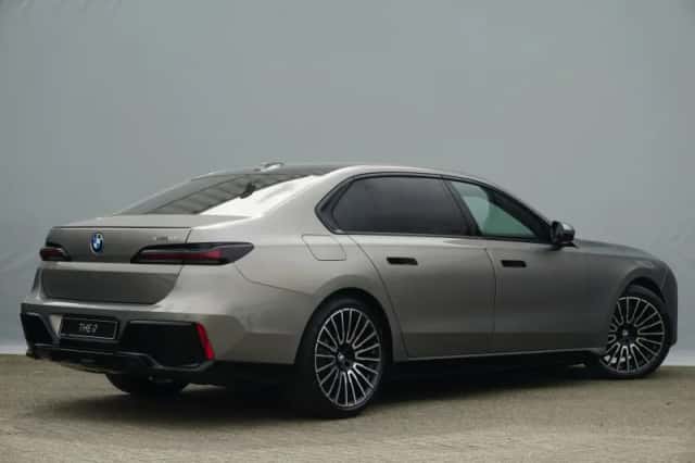 BMW i7 (2026) thumbnail 2