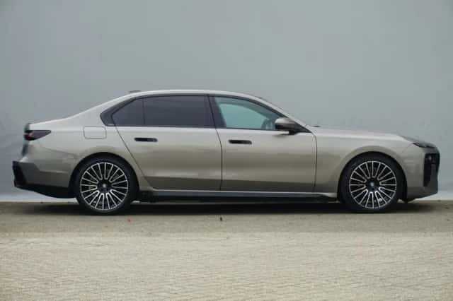 BMW i7 (2026) thumbnail 4