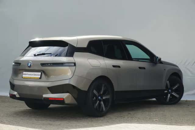 BMW iX (2024) thumbnail 2