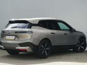 BMW iX (2024) thumbnail 2
