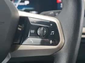BMW iX (2024) thumbnail 15