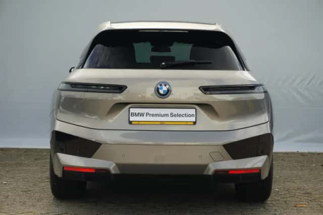 BMW iX (2024) thumbnail 5