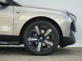 BMW iX (2024) thumbnail 6