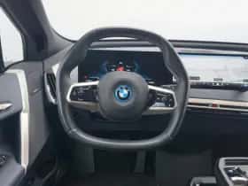 BMW iX (2024) thumbnail 9