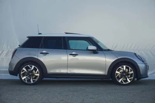 MINI Cooper (2025) thumbnail 4