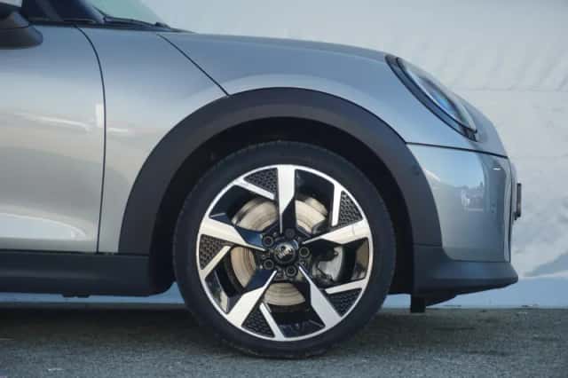 MINI Cooper (2025) thumbnail 6