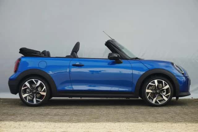 MINI Cabrio (2026) thumbnail 4