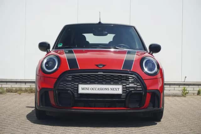 MINI Cabrio (2023) thumbnail 5