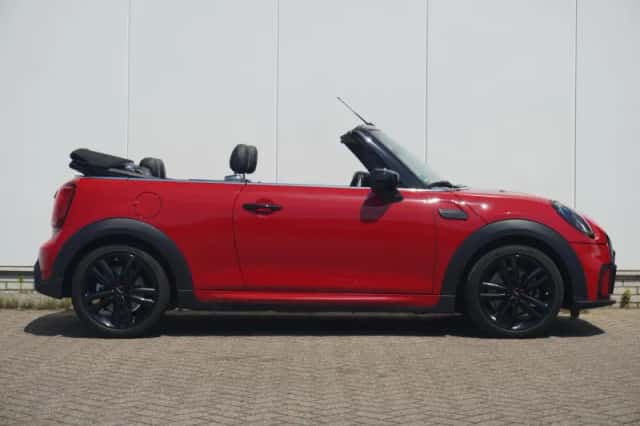 MINI Cabrio (2023) thumbnail 6