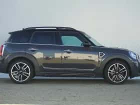 MINI Countryman (2018) thumbnail 4
