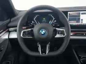 BMW i5 (2026) thumbnail 16