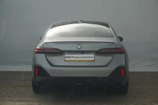 BMW i5 (2026) thumbnail 4