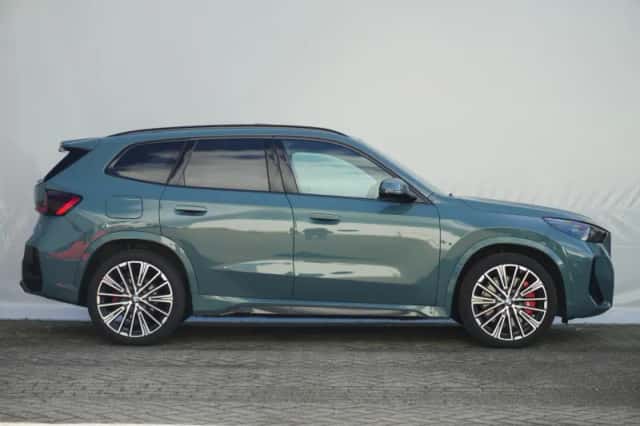 BMW iX1 (2025) thumbnail 4