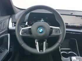 BMW iX1 (2025) thumbnail 9