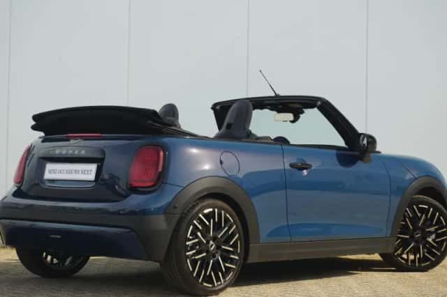 MINI Cabrio (2026) thumbnail 3